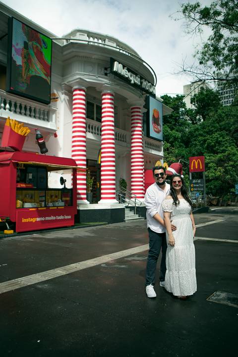 As melhores ideias e inspirações criativas de fotos para ensaio pré wedding no Méqui 1000 - Av. Paulista'