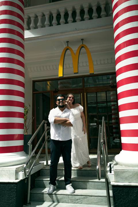 As melhores ideias e inspirações criativas de fotos para ensaio pré wedding no Méqui 1000 - Av. Paulista'