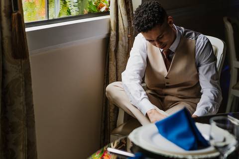 As melhores ideias e inspirações criativas do making of do noivo no Buffet Reis Recepções'