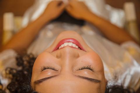 As melhores ideias e inspirações criativas do making of da noiva no Buffet Reis Recepções'