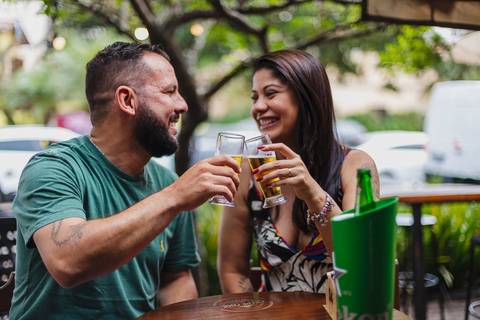 As melhores ideias e inspirações criativas de fotos para ensaio pré wedding na Vinícola Don Pato - Antiquário - Maria Fumaça - São Roque '