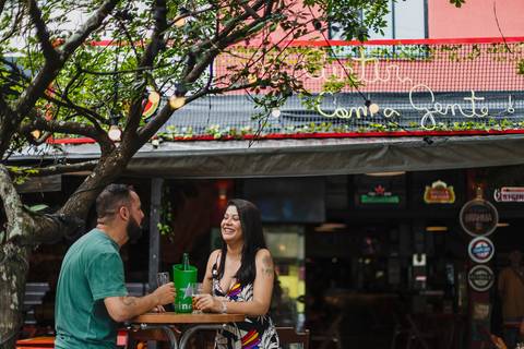 As melhores ideias e inspirações criativas de fotos para ensaio pré wedding na Vinícola Don Pato - Antiquário - Maria Fumaça - São Roque '