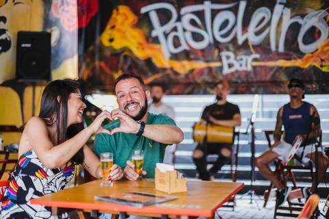 As melhores ideias e inspirações criativas de fotos para ensaio pré wedding na Vinícola Don Pato - Antiquário - Maria Fumaça - São Roque '