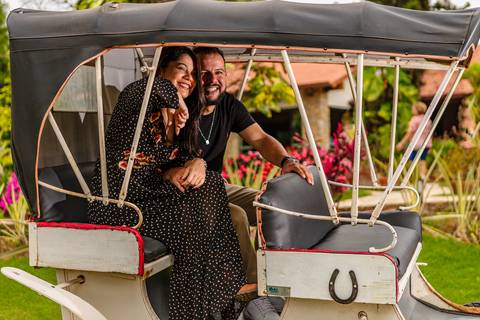 As melhores ideias e inspirações criativas de fotos para ensaio pré wedding na Vinícola Don Pato - Antiquário - Maria Fumaça - São Roque '