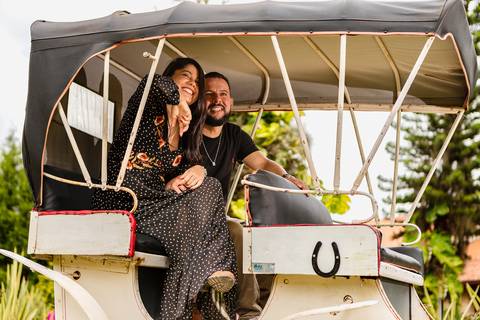 As melhores ideias e inspirações criativas de fotos para ensaio pré wedding na Vinícola Don Pato - Antiquário - Maria Fumaça - São Roque '