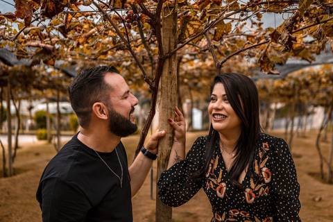 As melhores ideias e inspirações criativas de fotos para ensaio pré wedding na Vinícola Don Pato - Antiquário - Maria Fumaça - São Roque '