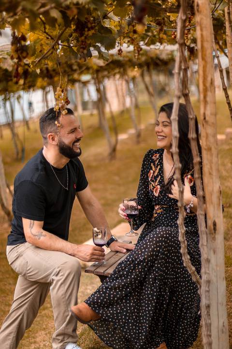 As melhores ideias e inspirações criativas de fotos para ensaio pré wedding na Vinícola Don Pato - Antiquário - Maria Fumaça - São Roque '