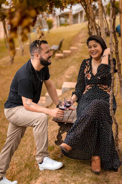 As melhores ideias e inspirações criativas de fotos para ensaio pré wedding na Vinícola Don Pato - Antiquário - Maria Fumaça - São Roque '