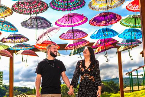As melhores ideias e inspirações criativas de fotos para ensaio pré wedding na Vinícola Don Pato - Antiquário - Maria Fumaça - São Roque '