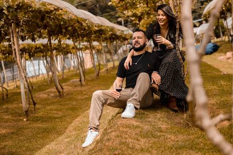 As melhores ideias e inspirações criativas de fotos para ensaio pré wedding na Vinícola Don Pato - Antiquário - Maria Fumaça - São Roque '