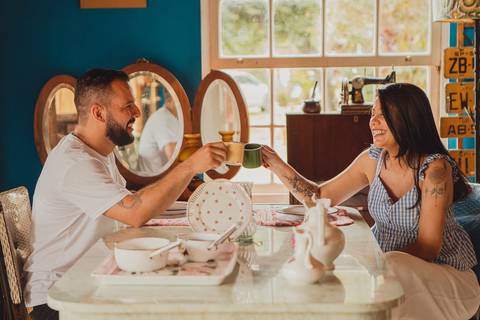 As melhores ideias e inspirações criativas de fotos para ensaio pré wedding na Vinícola Don Pato - Antiquário - Maria Fumaça - São Roque '