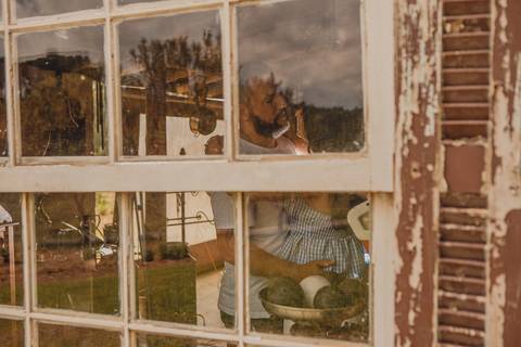 As melhores ideias e inspirações criativas de fotos para ensaio pré wedding na Vinícola Don Pato - Antiquário - Maria Fumaça - São Roque '