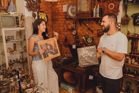 As melhores ideias e inspirações criativas de fotos para ensaio pré wedding na Vinícola Don Pato - Antiquário - Maria Fumaça - São Roque '