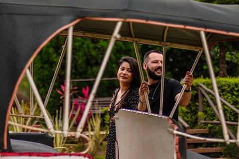 As melhores ideias e inspirações criativas de fotos para ensaio pré wedding na Vinícola Don Pato - Antiquário - Maria Fumaça - São Roque '