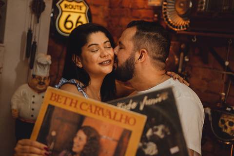 As melhores ideias e inspirações criativas de fotos para ensaio pré wedding na Vinícola Don Pato - Antiquário - Maria Fumaça - São Roque '