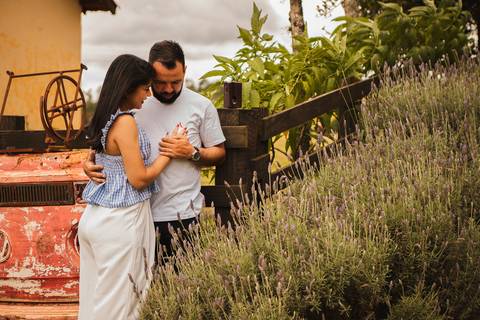 As melhores ideias e inspirações criativas de fotos para ensaio pré wedding na Vinícola Don Pato - Antiquário - Maria Fumaça - São Roque '