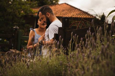 As melhores ideias e inspirações criativas de fotos para ensaio pré wedding na Vinícola Don Pato - Antiquário - Maria Fumaça - São Roque '