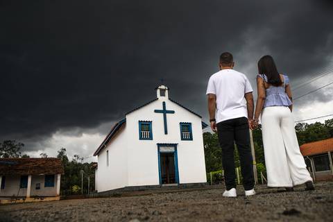 As melhores ideias e inspirações criativas de fotos para ensaio pré wedding na Vinícola Don Pato - Antiquário - Maria Fumaça - São Roque '