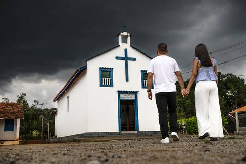 As melhores ideias e inspirações criativas de fotos para ensaio pré wedding na Vinícola Don Pato - Antiquário - Maria Fumaça - São Roque '