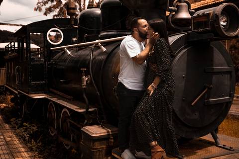 As melhores ideias e inspirações criativas de fotos para ensaio pré wedding na Vinícola Don Pato - Antiquário - Maria Fumaça - São Roque '