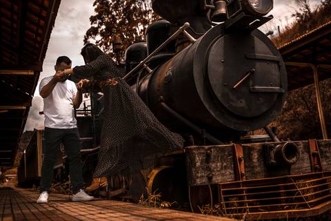 As melhores ideias e inspirações criativas de fotos para ensaio pré wedding na Vinícola Don Pato - Antiquário - Maria Fumaça - São Roque '