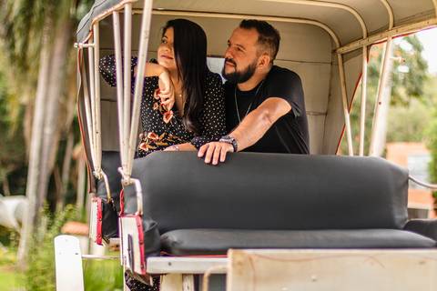 As melhores ideias e inspirações criativas de fotos para ensaio pré wedding na Vinícola Don Pato - Antiquário - Maria Fumaça - São Roque '