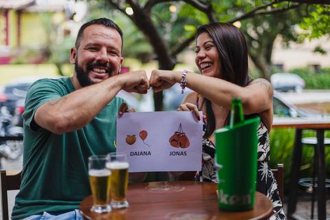 As melhores ideias e inspirações criativas de fotos para ensaio pré wedding na Vinícola Don Pato - Antiquário - Maria Fumaça - São Roque '