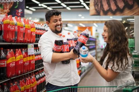 As melhores ideias e inspirações criativas de fotos para ensaio pré wedding no supermercado - SP'