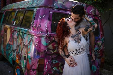 As melhores ideias e inspirações criativas de fotos para ensaio pré wedding no Beco do Batman - Veloso - São Paulo'