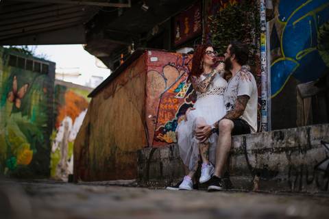 As melhores ideias e inspirações criativas de fotos para ensaio pré wedding no Beco do Batman - Veloso - São Paulo'