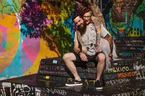 As melhores ideias e inspirações criativas de fotos para ensaio pré wedding no Beco do Batman - Veloso - São Paulo'