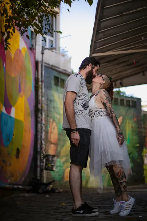 As melhores ideias e inspirações criativas de fotos para ensaio pré wedding no Beco do Batman - Veloso - São Paulo'