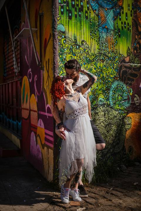 As melhores ideias e inspirações criativas de fotos para ensaio pré wedding no Beco do Batman - Veloso - São Paulo'