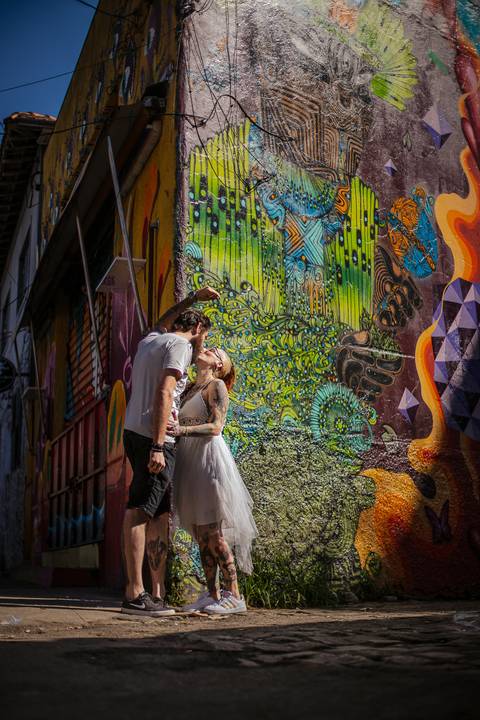 As melhores ideias e inspirações criativas de fotos para ensaio pré wedding no Beco do Batman - Veloso - São Paulo'