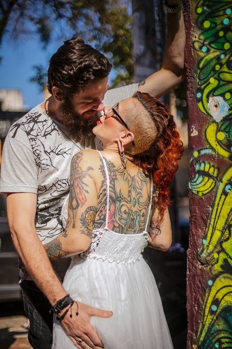 As melhores ideias e inspirações criativas de fotos para ensaio pré wedding no Beco do Batman - Veloso - São Paulo'