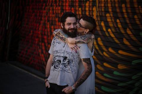 As melhores ideias e inspirações criativas de fotos para ensaio pré wedding no Beco do Batman - Veloso - São Paulo'