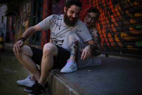 As melhores ideias e inspirações criativas de fotos para ensaio pré wedding no Beco do Batman - Veloso - São Paulo'