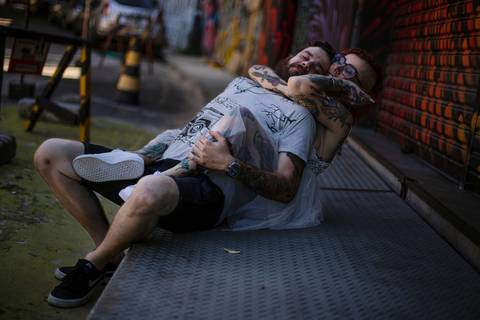 As melhores ideias e inspirações criativas de fotos para ensaio pré wedding no Beco do Batman - Veloso - São Paulo'