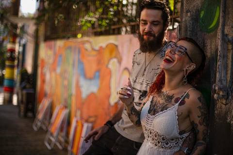 As melhores ideias e inspirações criativas de fotos para ensaio pré wedding no Beco do Batman - Veloso - São Paulo'