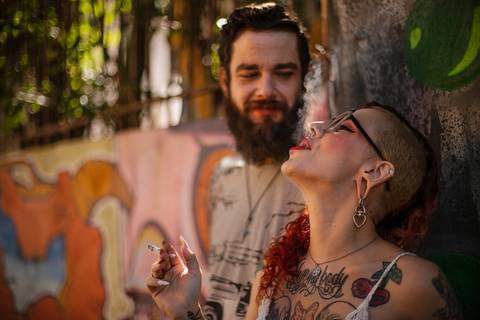 As melhores ideias e inspirações criativas de fotos para ensaio pré wedding no Beco do Batman - Veloso - São Paulo'