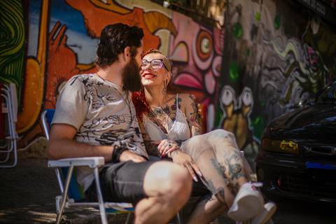 As melhores ideias e inspirações criativas de fotos para ensaio pré wedding no Beco do Batman - Veloso - São Paulo'