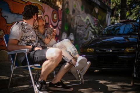 As melhores ideias e inspirações criativas de fotos para ensaio pré wedding no Beco do Batman - Veloso - São Paulo'