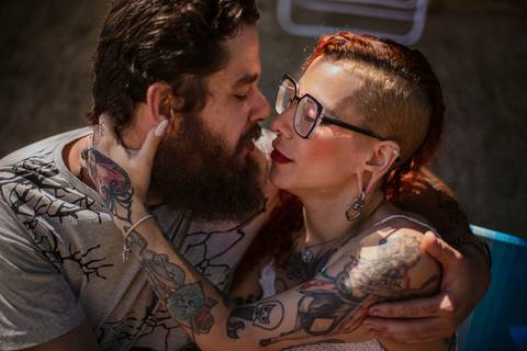 As melhores ideias e inspirações criativas de fotos para ensaio pré wedding no Beco do Batman - Veloso - São Paulo'