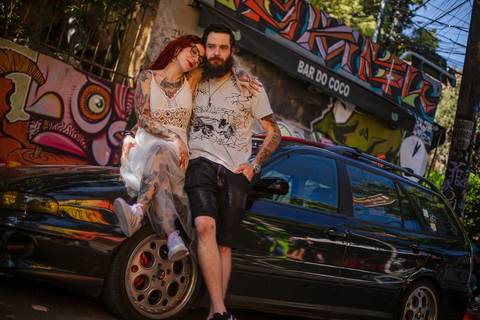 As melhores ideias e inspirações criativas de fotos para ensaio pré wedding no Beco do Batman - Veloso - São Paulo'