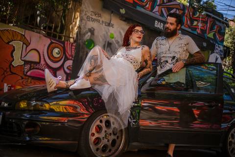 As melhores ideias e inspirações criativas de fotos para ensaio pré wedding no Beco do Batman - Veloso - São Paulo'