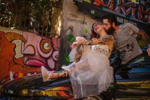 As melhores ideias e inspirações criativas de fotos para ensaio pré wedding no Beco do Batman - Veloso - São Paulo'
