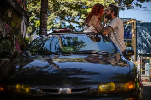 As melhores ideias e inspirações criativas de fotos para ensaio pré wedding no Beco do Batman - Veloso - São Paulo'