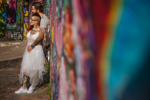 As melhores ideias e inspirações criativas de fotos para ensaio pré wedding no Beco do Batman - Veloso - São Paulo'