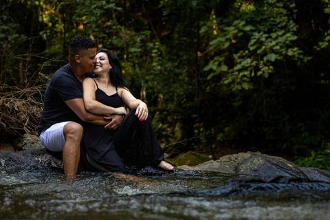 As melhores ideias e inspirações criativas de fotos para ensaio pré wedding na cachoeira da Brasital - São Roque - SP'