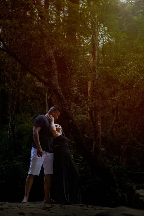 As melhores ideias e inspirações criativas de fotos para ensaio pré wedding na cachoeira da Brasital - São Roque - SP'